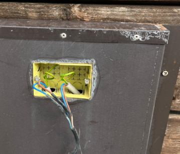 Eboli, vandali nel parco giochi di via Gonzaga