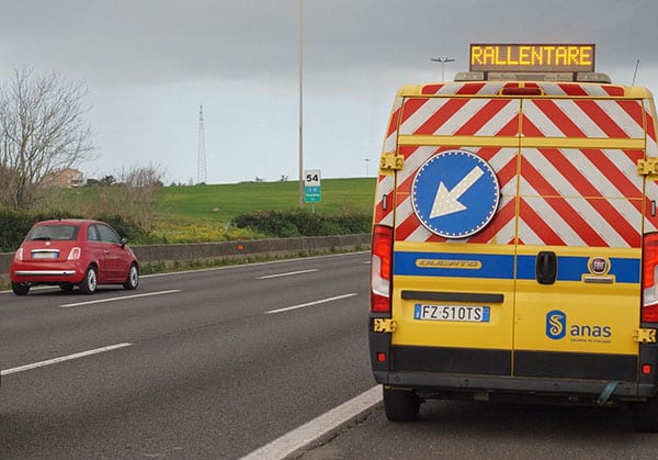 Autostrada Salerno-Pontecagnano, traffico in tilt: bisarca di traverso in direzione capoluogo