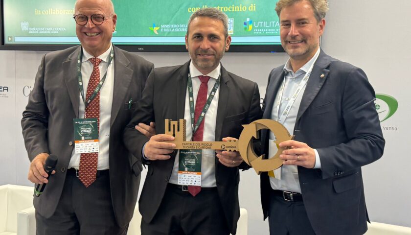 PAPER WEEK, LUCCA RACCOGLIE IL TESTIMONE DI SALERNO E DIVENTA “CAPITALE DEL RICICLO DELLA CARTA”