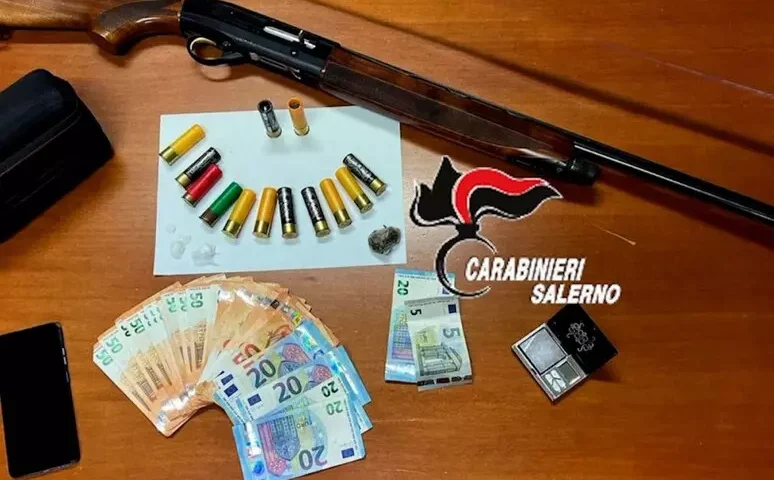 Trovato con droga e armi, arrestato a San Cipriano Picentino