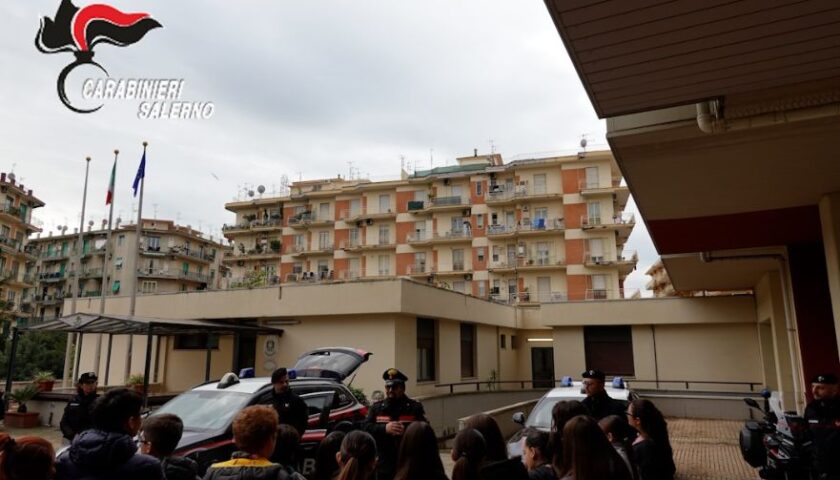 SALERNO: STUDENTI A SCUOLA DI LEGALITÀ. INCONTRO CON I CARABINIERI. NO AL BULLISMO E AI BOTTI ILLEGAL
