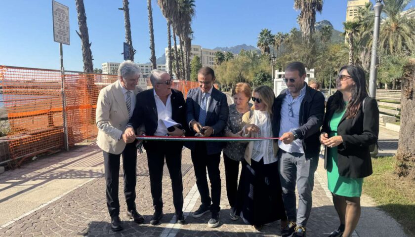 Salerno, sul lungomare Trieste un ponte di cioccolato