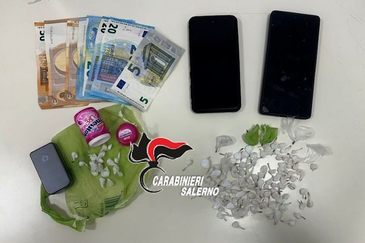 Angri, trovato con droga e soldi: arrestato un 27enne