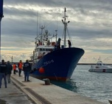 Salerno, arrivati 33 migranti al porto: ci sono 3 minori
