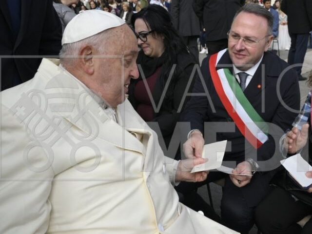 MEMORABILE GIORNATA PER LA COMUNITA’ DI PELLEZZANO ACCOLTA OGGI DAL SOMMO PONTEFICE PAPA FRANCESCO