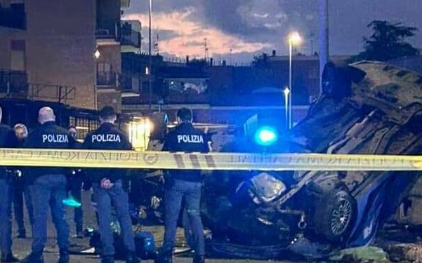Scontro tra auto della Polizia a Roma, muore un agente di 32 anni