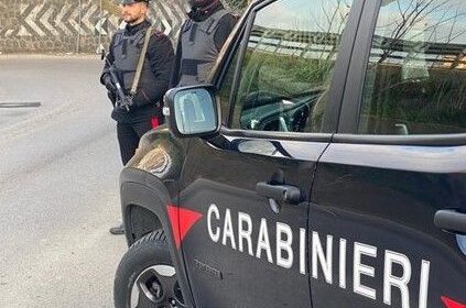 Pagani, litiga con la sorella e l’aggredisce con le forbici: arrestata 26enne