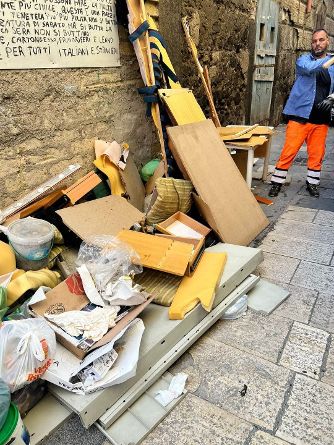 Allarme inciviltà e rifiuti a Scafati: la denuncia Santocchio (Fratelli d’Italia)