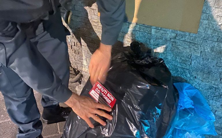 Salerno, controlli contro i “predoni dell’indifferenziata”