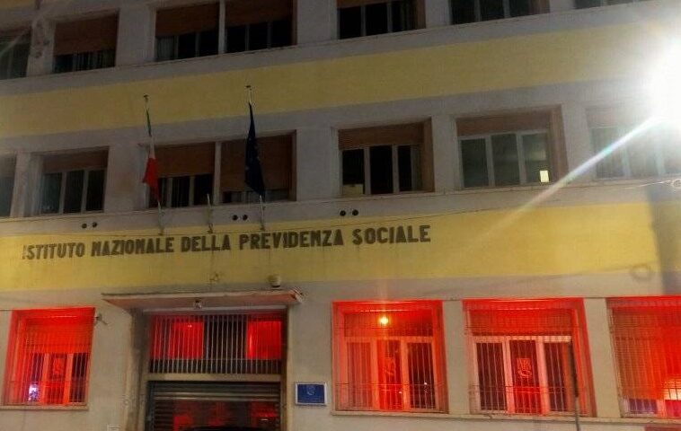 Le sedi Inps di Salerno, Nocera Inferiore e Battipaglia illuminate di rosso fino a domani