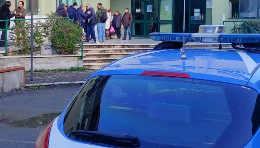 Nocera Inferiore, ladri a scuola: scassinato distributore
