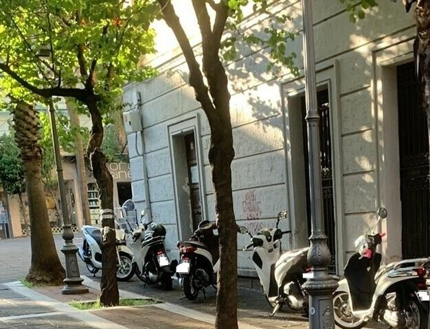 Salerno, ladri di scooter scatenati: 5 furti in pochi giorni a danno di studenti del liceo Tasso