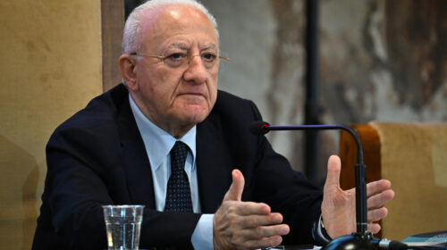 De Luca: “Governo Meloni impeccabile per l’organizzazione dei grandi eventi a Roma”