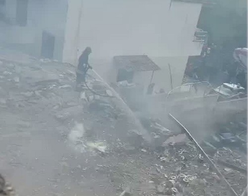 Esplode un capannone. Tre le vittime. Si cerca ancora tra le macerie