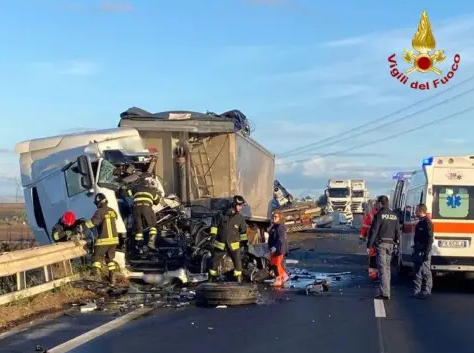 Schianto a Venosa, morti un 56enne di Giffoni Sei Casali e un giovane residente a Polla