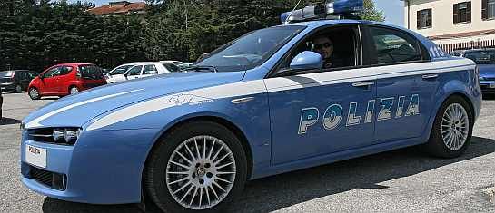 Picchiarono un passante e gli rubarono l’auto a Battipaglia: arrestati due giovani