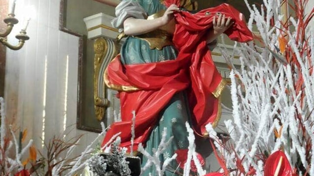 Salerno, alzata del Panno di Santa Lucia