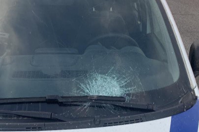 A Campagna guardia giurata presa a sassate dalla baby gang