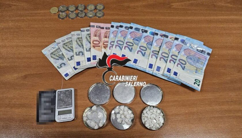 Scafati, scoperto con 50 dosi di cocaina e soldi: arrestato