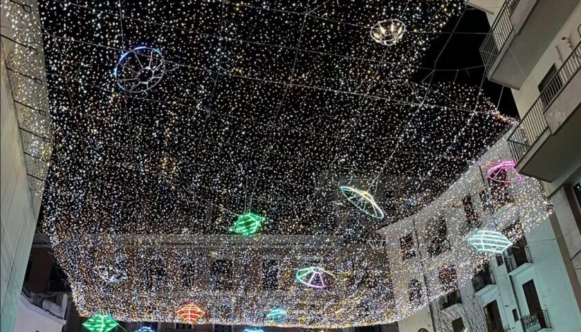 Luci d’Artista 2024: Salerno brilla nonostante freddo e pioggia
