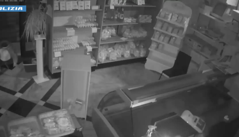 Salerno, furto nei supermercati: arrestati padre e figlio