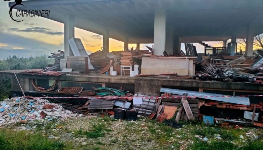Illeciti ambientali: 30 metri cubi di rifiuti sequestrati dai carabinieri Forestali a Rovella