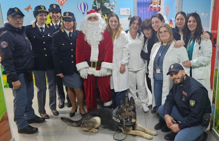 Salerno, in Pediatria al Ruggi Natale con il cane poliziotto “Cash”