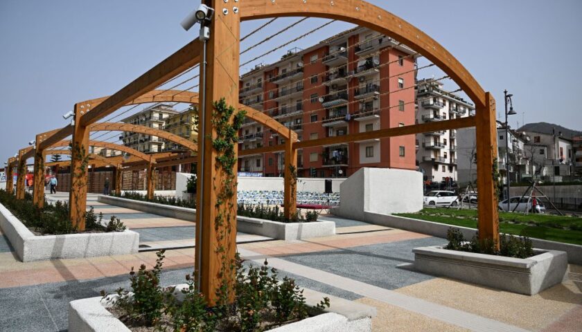 Vandali al parco urbano di Cava de’ Tirreni, divelti i servizi igienici