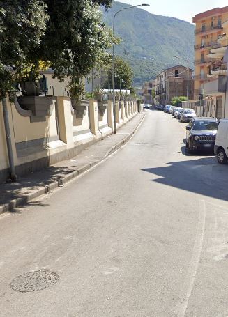 Proteste di residenti e cittadini ad Angri, il sindaco revoca piano viario in via del Monte
