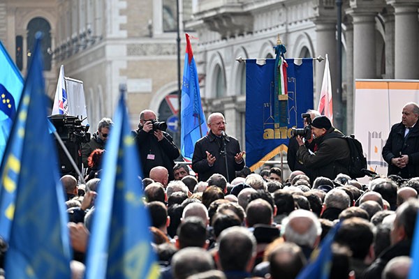 Manifestazione per la pace, De Luca: a febbraio incontro in duomo a Napoli