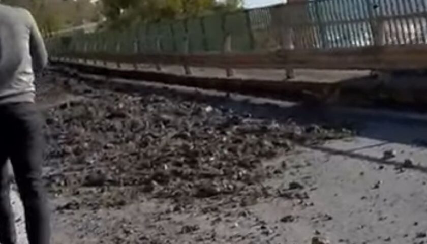 Salerno, tir perde carico: traffico in tilt