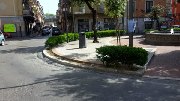Salerno, lite in piazza a Fratte con accoltellamento
