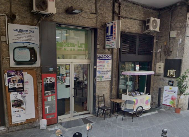 Salerno, la “banda del flex” torna a colpire in via Francesco Manzo
