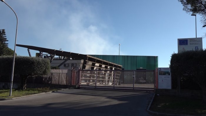 Incendio a Salerno Pulita, aria irrespirabile in città