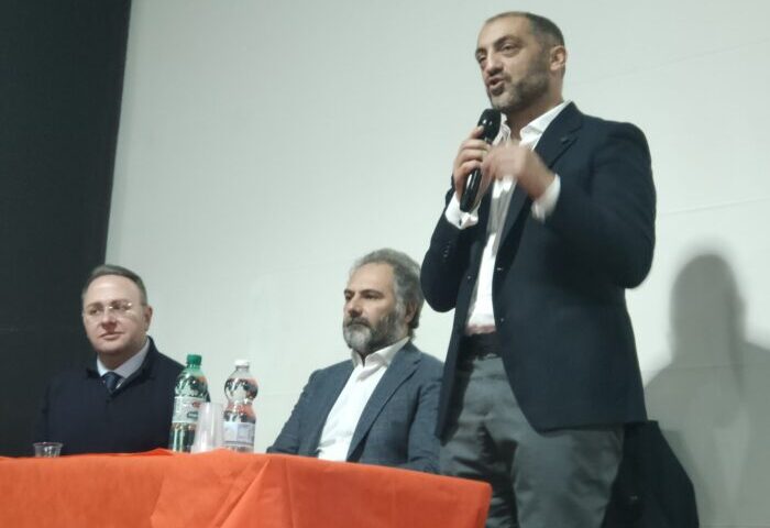 IL MAGISTRATO CATELLO MARESCA CON “LO STATO VINCE SEMPRE” SI RACCONTA AI RAGAZZI DI PELLEZZANO