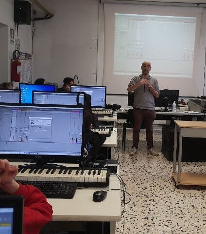 Salerno, il Dj Martin Patiño trasforma l’Alfano I in un laboratorio di musica elettronica e inclusione