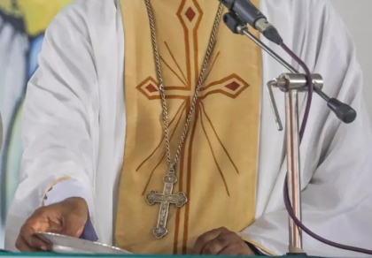 Lascia il marito per il parroco, il Vescovo accoglie le dimissioni del sacerdote