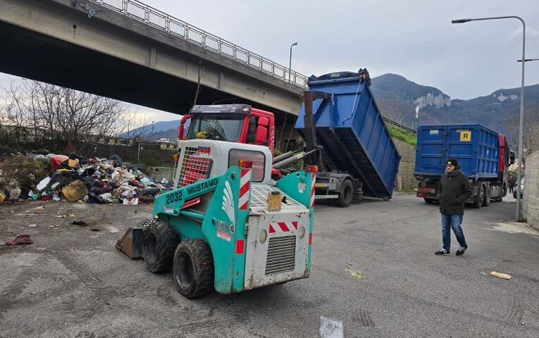 Pagani, area sottostante il cavalcavia di via Leopardi: pulizia e rafforzamento dei controlli