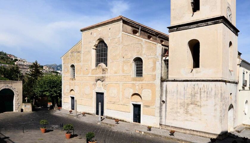 Nel Duomo di Scala i funerali della bimba di 6 mesi morta due giorni fa