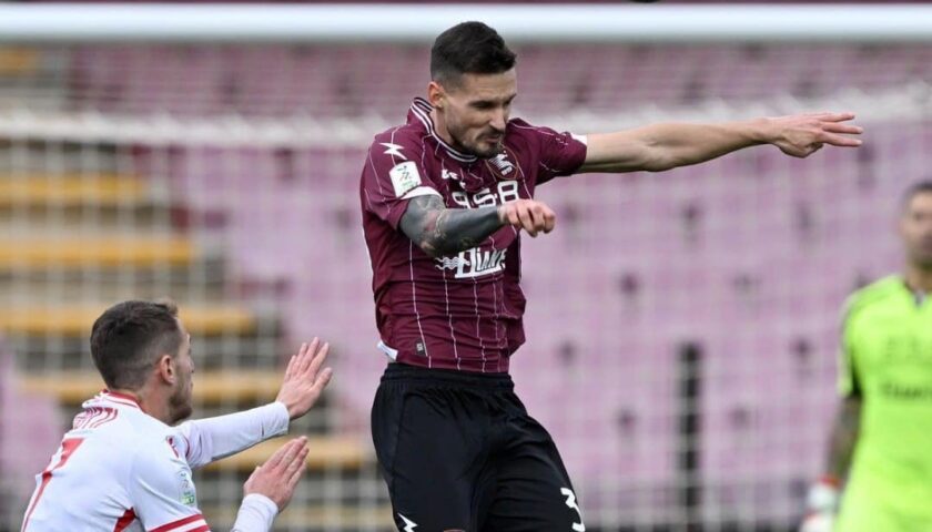 Cerri regala tre punti alla Salernitana all’ultimo assalto