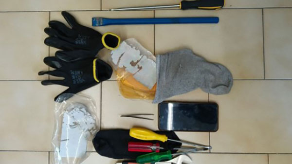 Salerno, donna e minorenne fermati con attrezzi da scasso