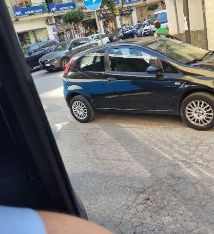 Battipaglia, i sindacati: “Divieti di sosta non rispettati, si intervenga”