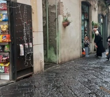 A Salerno boom di negozi dei bengalesi: indaga la Procura