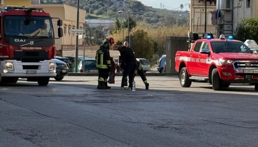 Eboli, dà fuoco a bombola di gas davanti casa della ex moglie