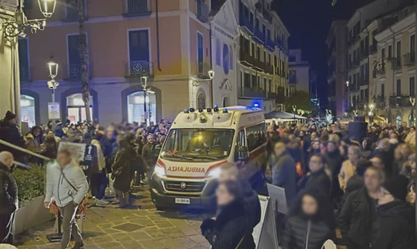 Salerno, malore in un ristorante del centro cittadino: donna soccorsa
