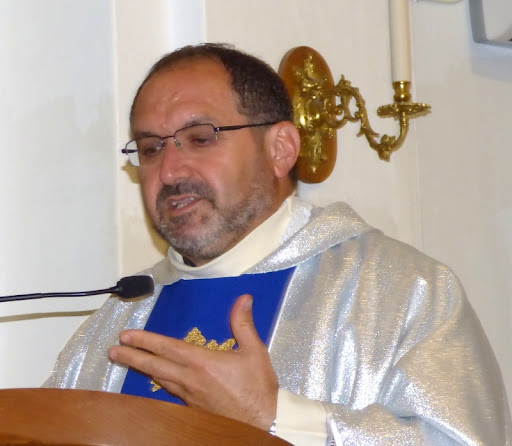Sacerdote innamorato di una parrocchiana: “Non rimpiango nulla, è stato un dono di Dio”