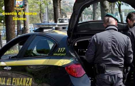 Salerno, scoperto con un chilo di droga: arrestato a Sala Abbagnano 19enne incensurato