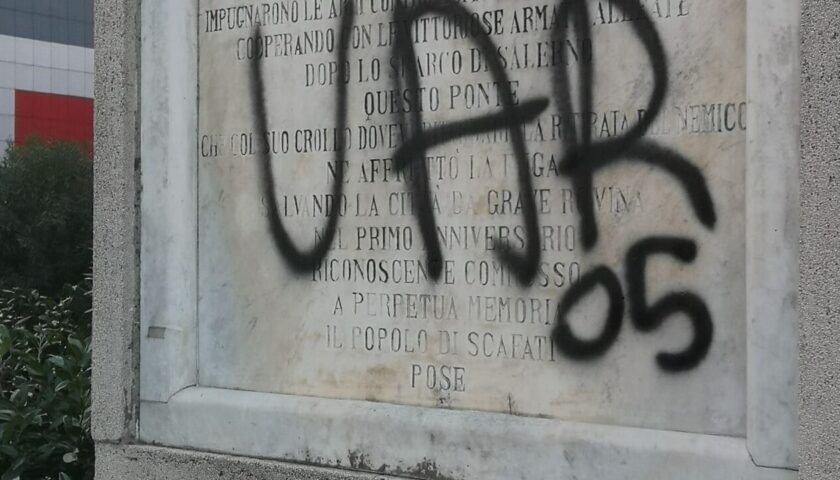 Imbrattata la lapide simbolo della Resistenza, Aliberti: “Vergogna”