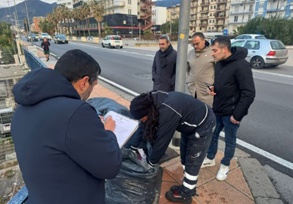 Salerno, errato conferimento rifiuti: controlli e sanzioni