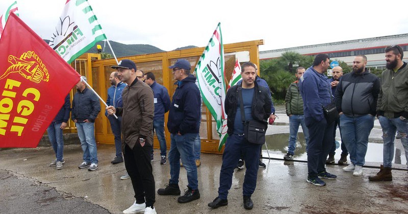 Rinnovo contratto nazionale, rottura delle trattative: protestano anche i metalmeccanici salernitani